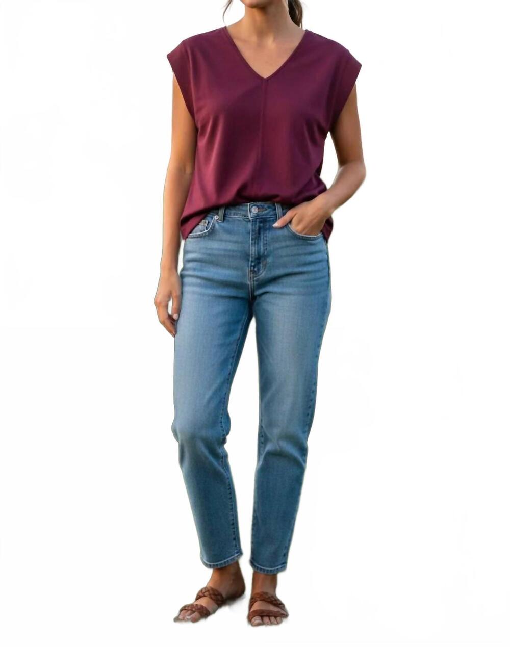 NEW ENTRO women's sleeveless v-neckline top in burgundy